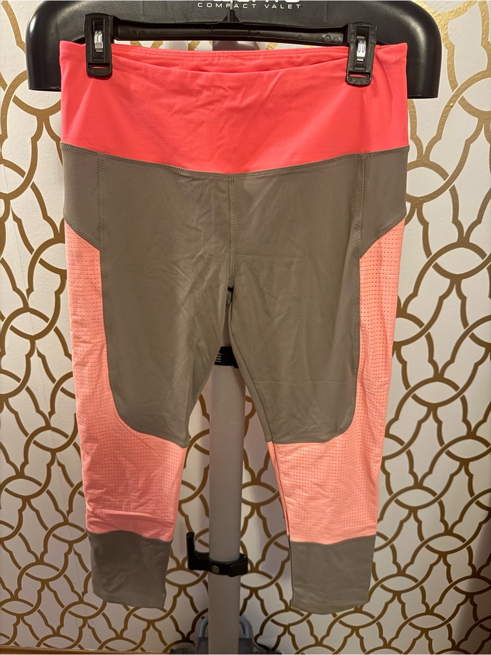 Victoria Secret VSX Colorblock Athletic Capris in Coral and Gray size medium